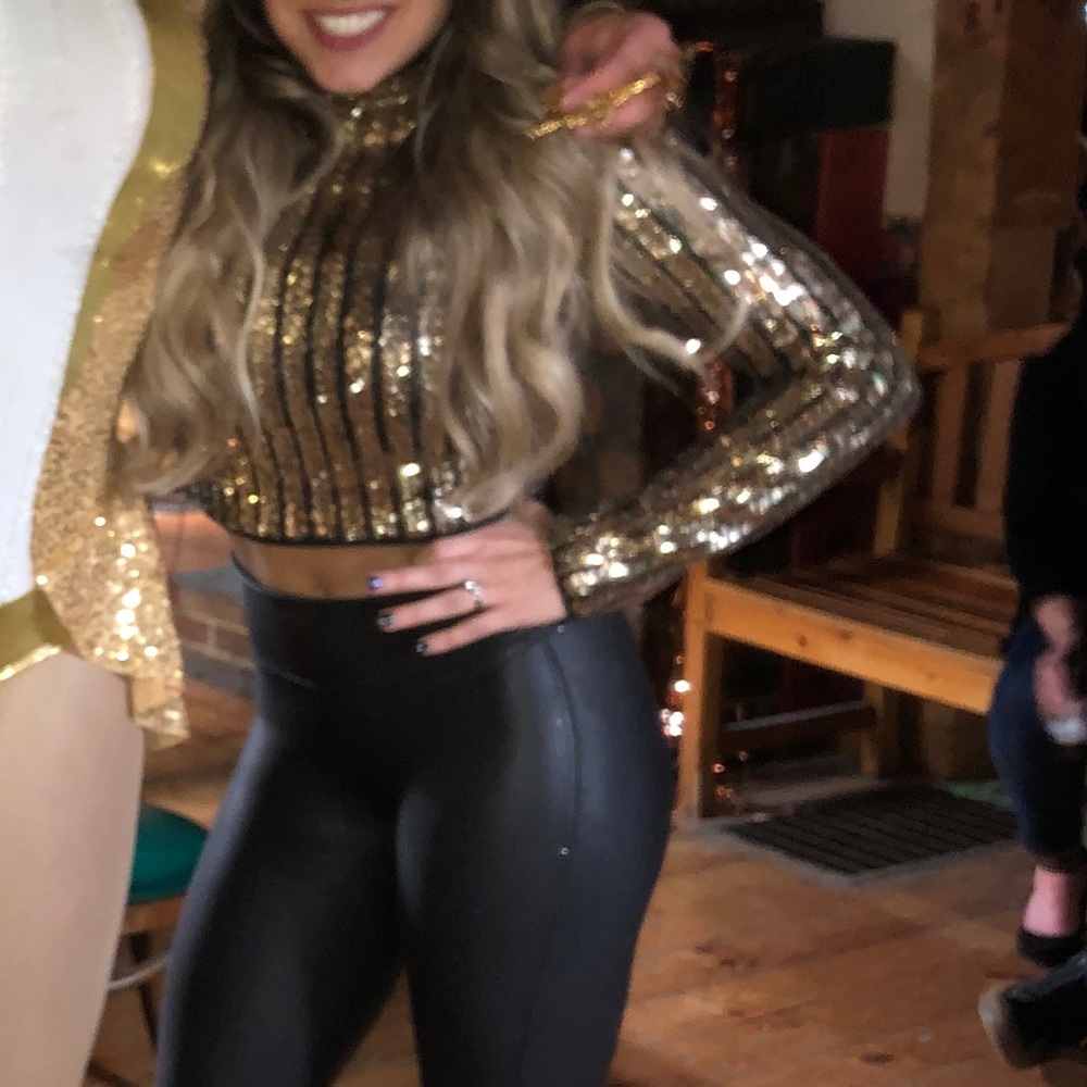 gold sequin crop top - Picture 3 of 3